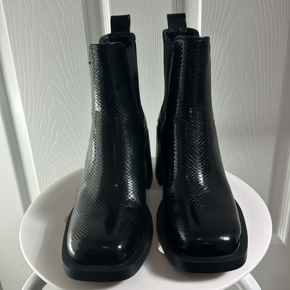 CHELSEA BOOTS WITH HEEL - Picture 7 of 15